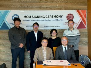 休旅所代表團與漢陽大學國際體育產業研究所完成學生合作協議簽署後合影。